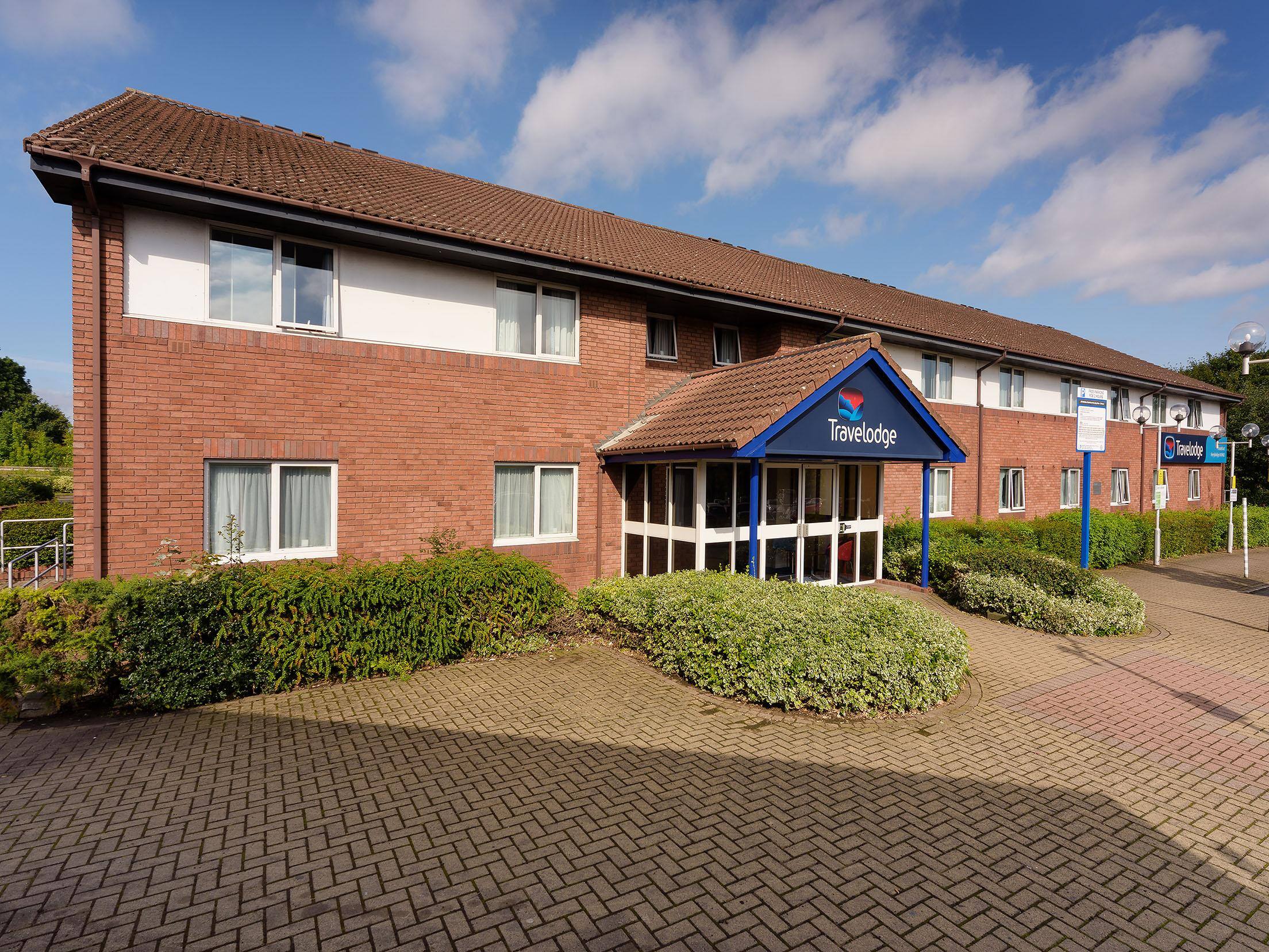 Pontefract Ferrybridge - Exterior