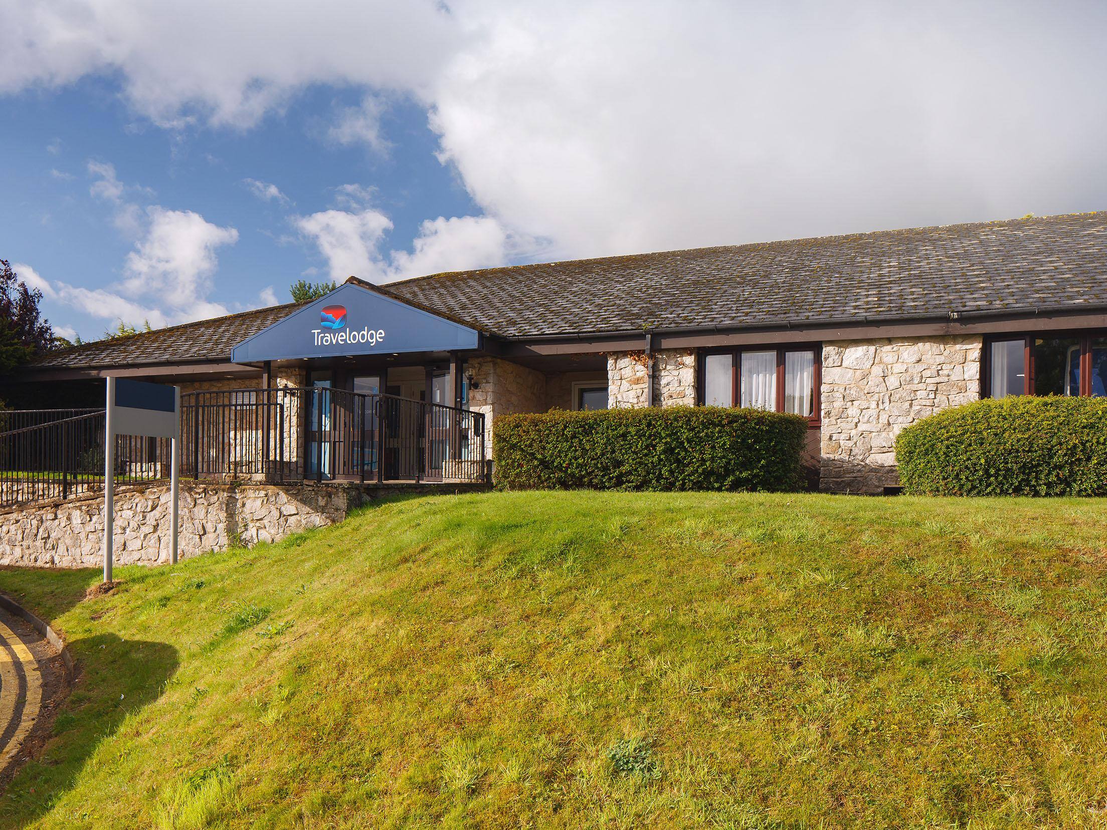 Halkyn - Exterior