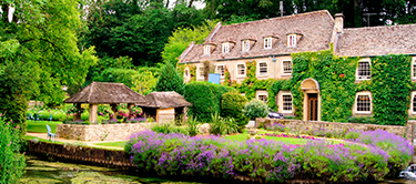 traditional english cotswold village