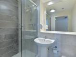 London Romford The Quadrant hotel bathroom with shower