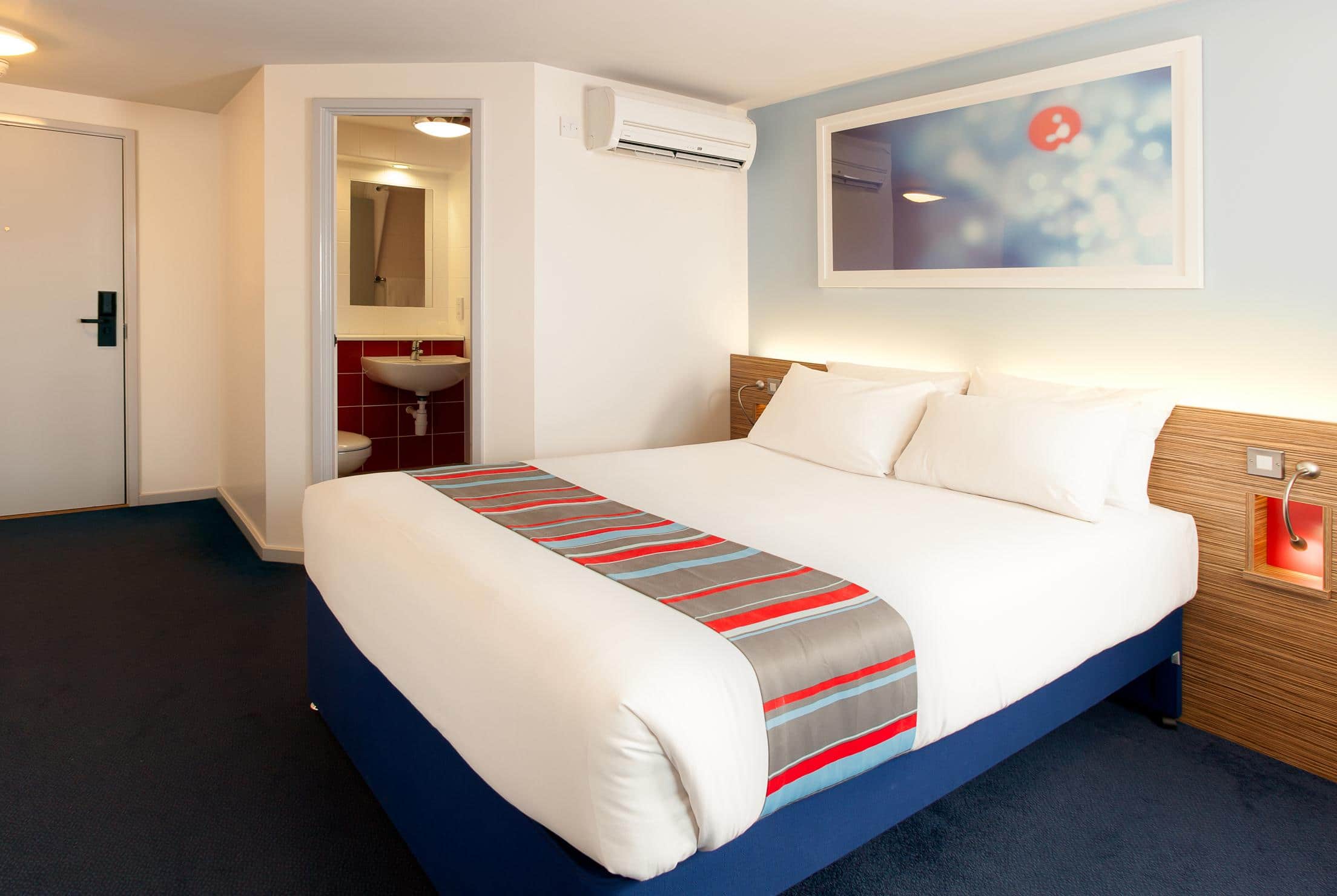 Travelodge Edinburgh Central Waterloo Place hotel Edinburgh Central